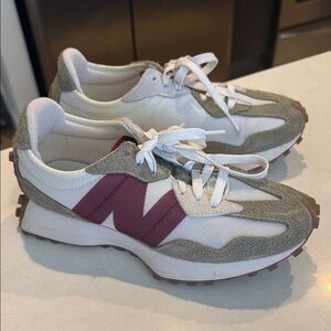 New Balance 327 Sneakers